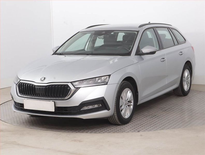 Škoda Octavia (2022) Ambition 2.0 TDI, ČR,1.maj - fotka 2 z 15