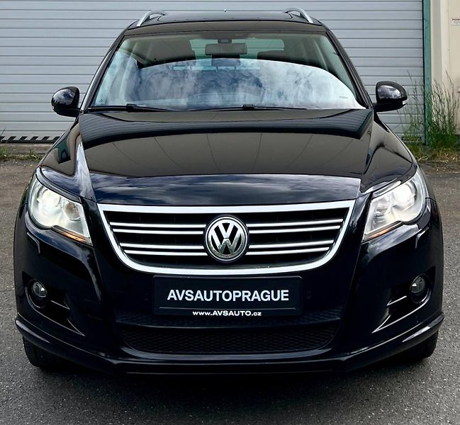 Volkswagen Tiguan (2010) DSG R-LINE VÝBAVA NIZKY NAJEZD - fotka 2 z 35