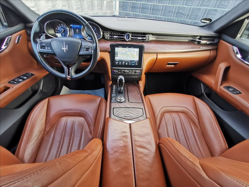 Maserati Quattroporte 3.0 V6 GranLusso - fotka 9 z 27
