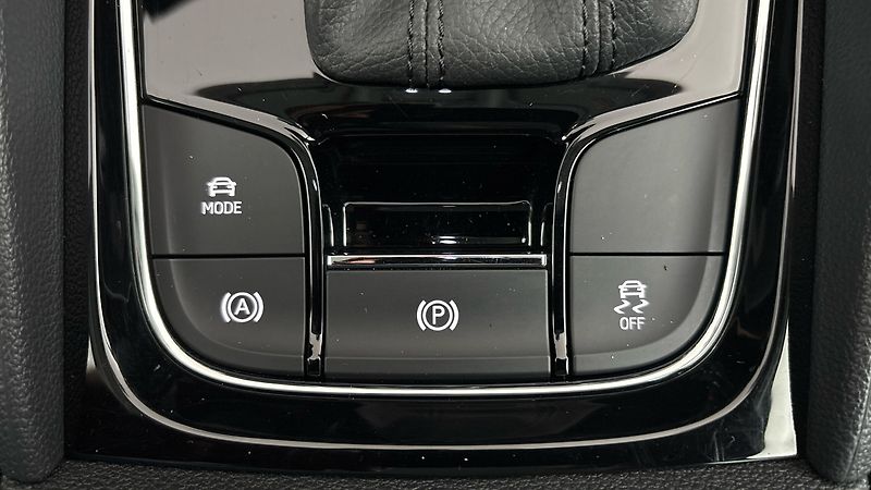 Škoda Karoq 1.5 TSI DSG Style - fotka 23 z 29