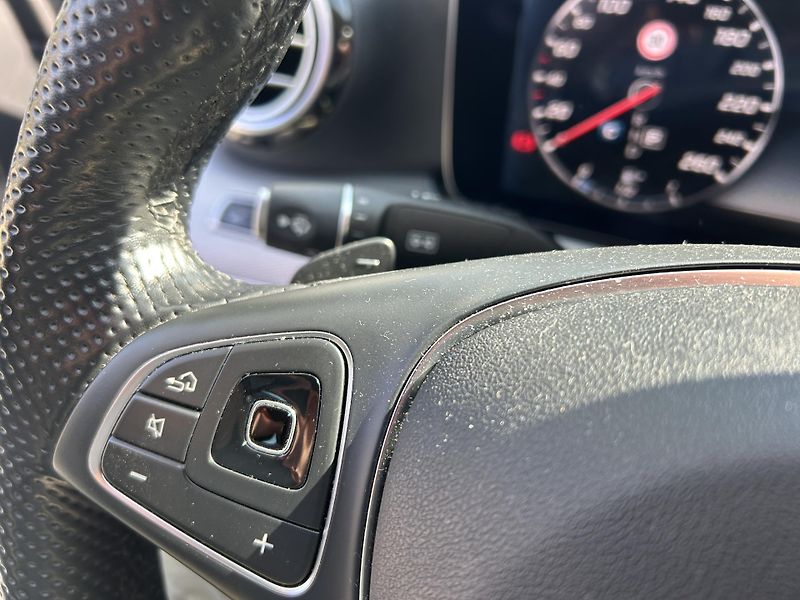 Mercedes-Benz Třídy E E 350d 190kW nové v ČR 58639km - fotka 51 z 61