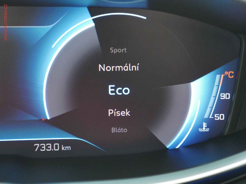 Peugeot 5008 (2022) 1.5HDi, ČR, Allure, AT, LED - fotka 22 z 25