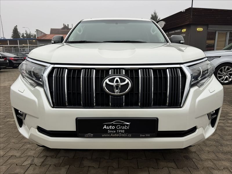 Toyota Land Cruiser 4,0   150 Prestige - fotka 2 z 28