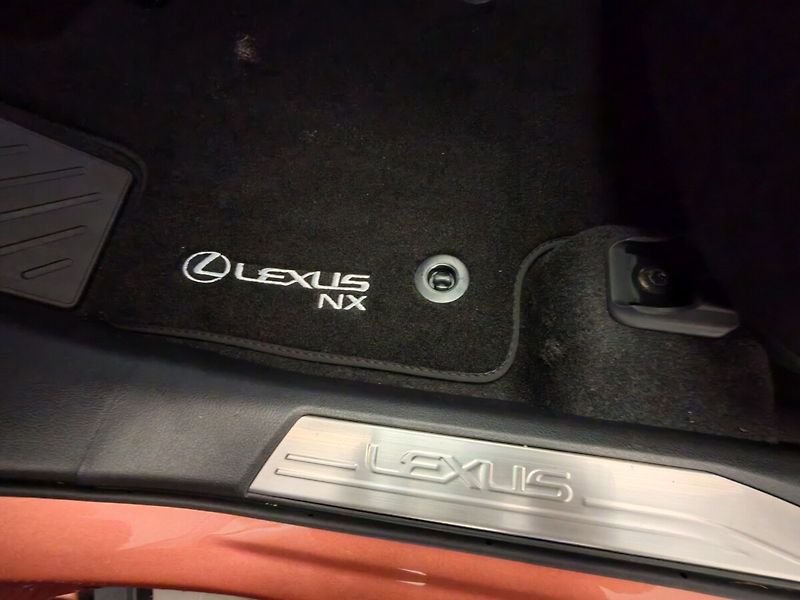 Lexus NX 450h plus 450h+ PRESTIGE Plug-in Hybrid - fotka 30 z 41