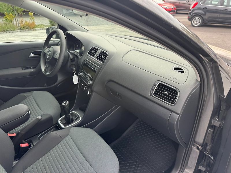 Volkswagen Polo (2011) Comfortline 1,4i 16V 63 Kw - fotka 25 z 28
