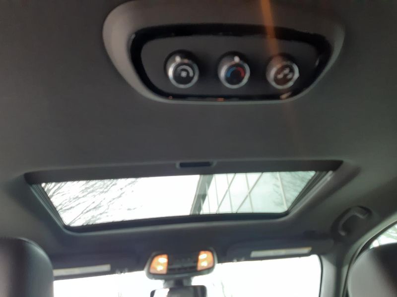 Dodge Durango (2026) 5,7 V8 HEMI  R/T 4x4 - fotka 22 z 47