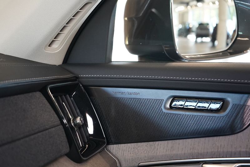 Volvo XC90 B5 PLUS Bright Vzduch, 360° - fotka 42 z 50