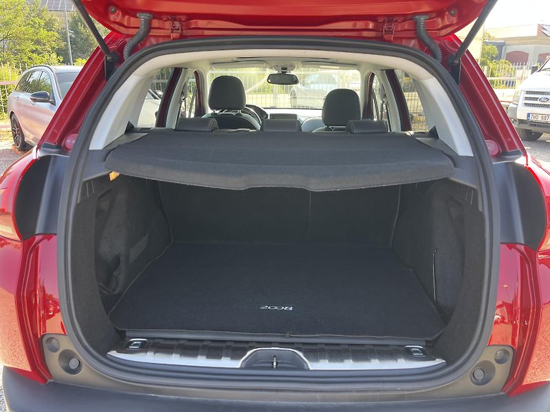 Peugeot 2008 (2017) 1.2FTS 81Kw PureTech Tažné - fotka 28 z 33