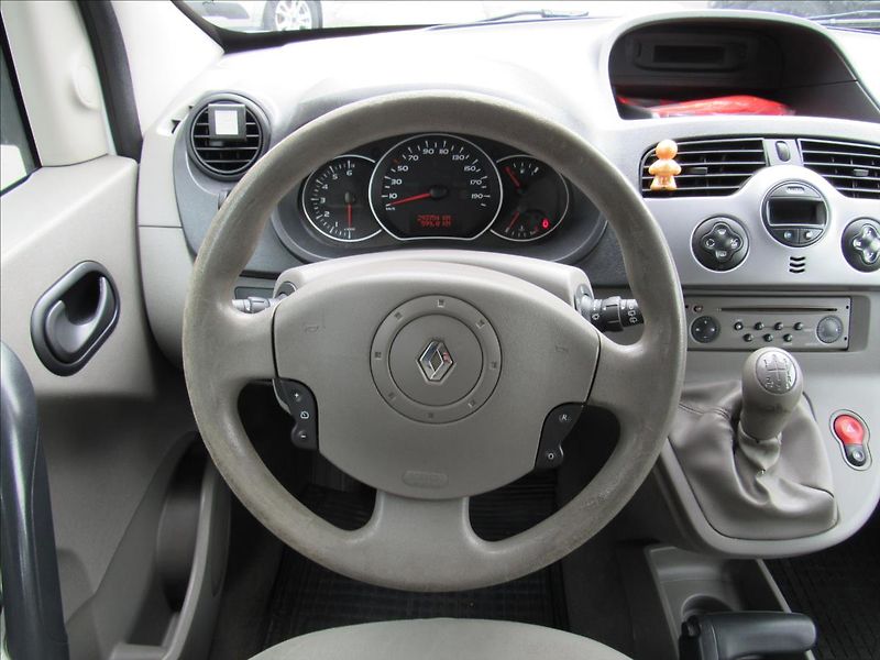 Renault Kangoo 1,5 DCi 63KW 5míst - fotka 12 z 29