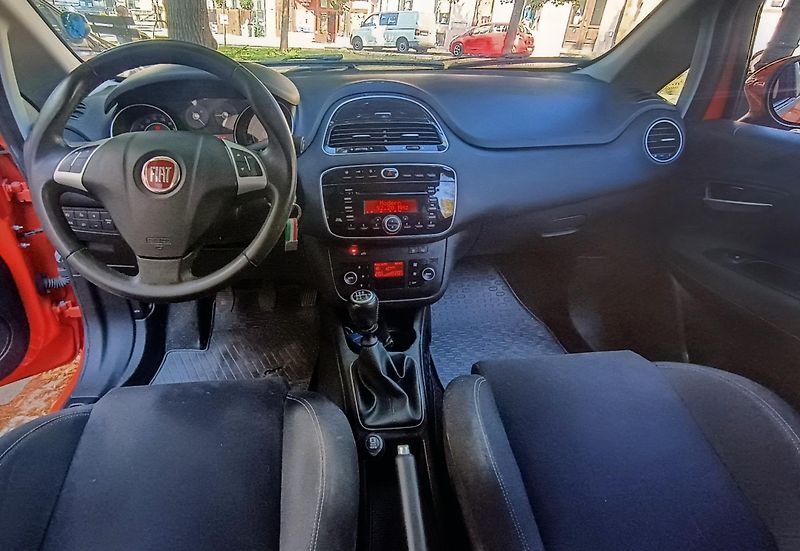 Fiat Punto (2014)  sada alu kol stáří dva roky - fotka 6 z 20