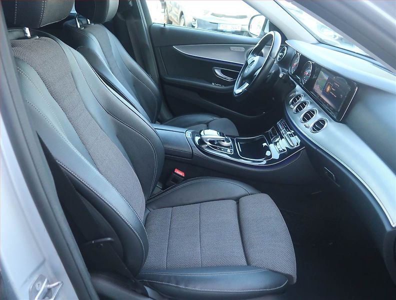 Mercedes-Benz Třídy E (2018) E 220 d 4MATIC - fotka 9 z 17
