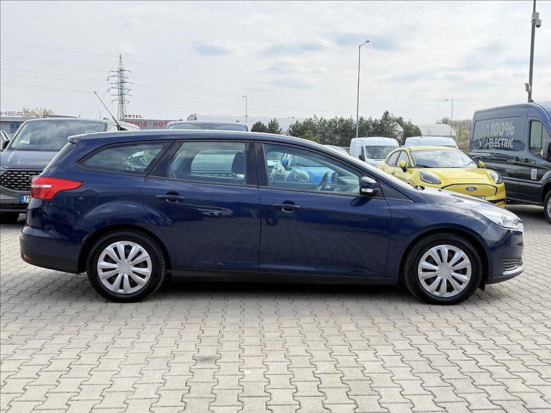 Ford Focus 1,6 TDCi 70kW Trend - fotka 6 z 22