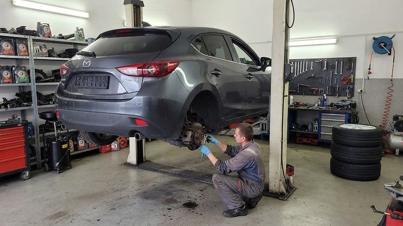 Mazda 3 1.5 74kw krásná 1. majitel - fotka 28 z 30
