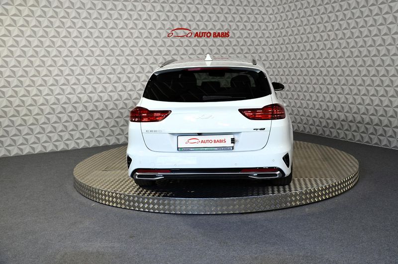 Kia Ceed (2023) SW 1.5TGDI 118 GT Line AT - fotka 6 z 15