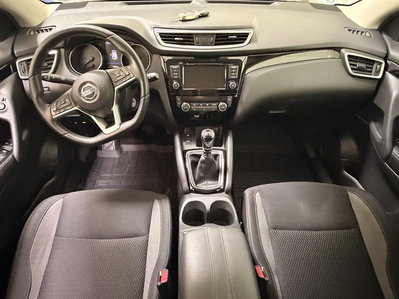 Nissan Qashqai 1,3 - fotka 15 z 29