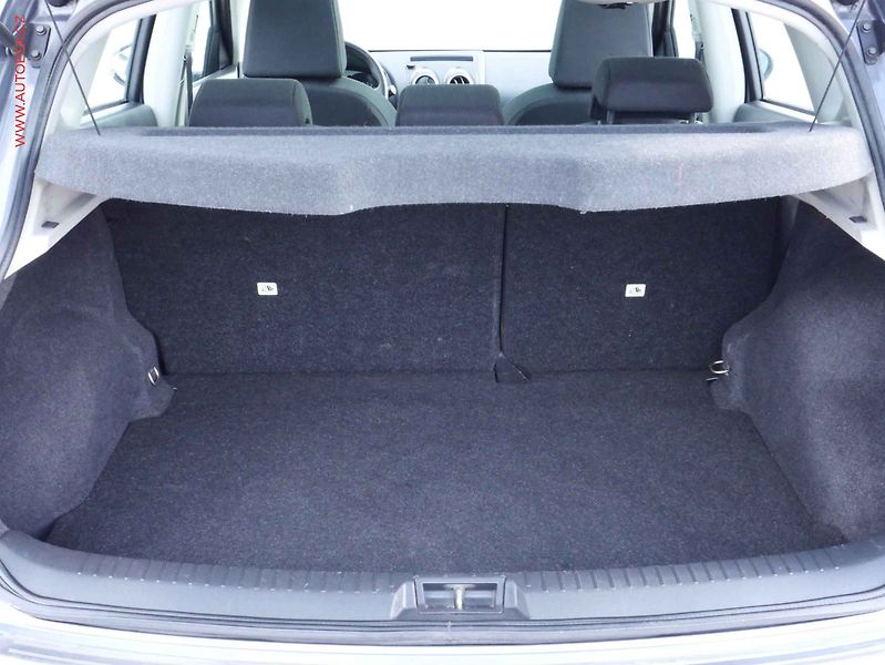 Nissan Qashqai (2008) 1.6 16V, AC, TZ, park.čidla - fotka 7 z 15
