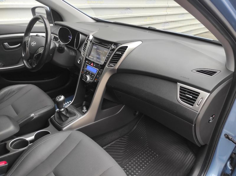 Hyundai i30 1.6 CRDI 94kw Trikolor - fotka 13 z 43