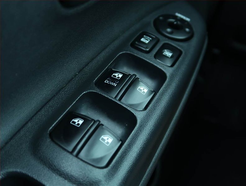 Hyundai Accent (2011) 1.4i, nová STK, dobrý stav - fotka 14 z 14