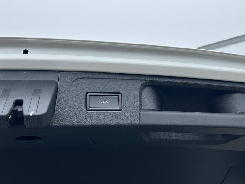 Volkswagen Passat Highline R-line DSG 4MOTION 2, - fotka 28 z 28