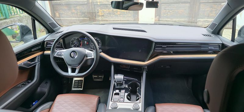 Volkswagen Touareg (2019) 4,0 TDi V8, R-Line, nez.topení - fotka 10 z 18
