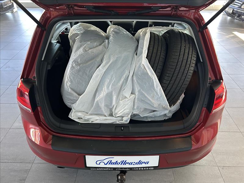 Volkswagen Golf 1,2   TSI 77kW,SERVISKA,TAŽNÉ - fotka 24 z 27