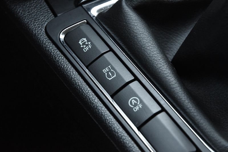 Škoda Superb 2.0 TDi CR,NAVI,VÝHŘEV,XENONY - fotka 27 z 45