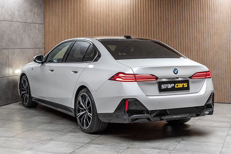 BMW Řada 5 540d xDrive ///M*HK*ČR*ZÁRUKA - fotka 4 z 58
