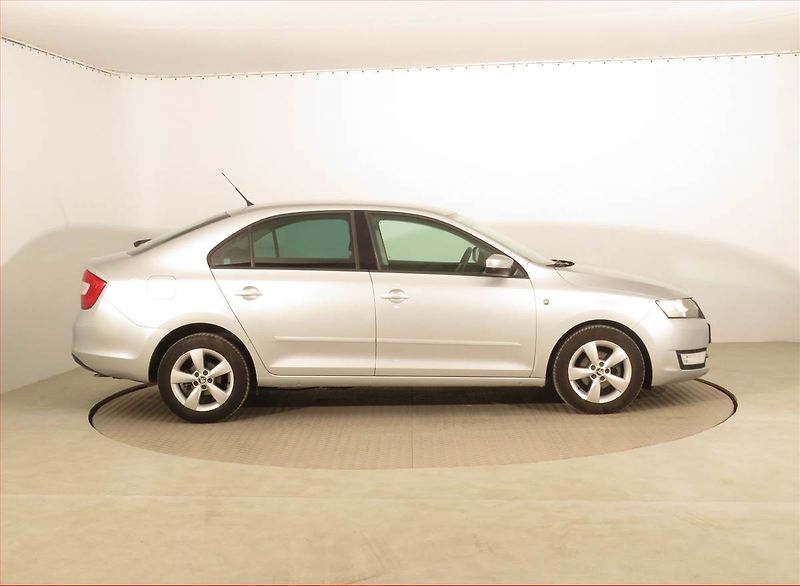 Škoda Rapid (2013) 1.2 TSI, Tempomat - fotka 6 z 15