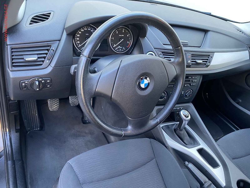 BMW X1 (2010) 2.0d sDrive18d, AC, TZ, park - fotka 12 z 15