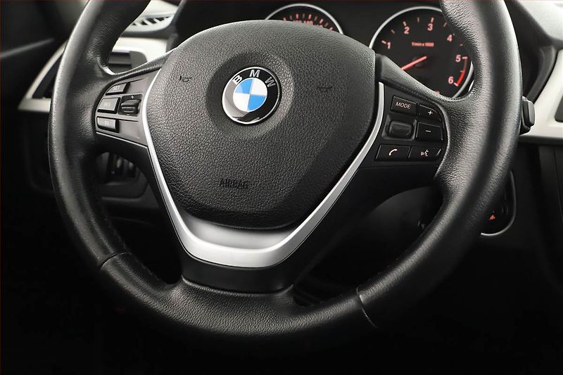 BMW Řada 3 (2013) 318 d, Automat, Tempomat - fotka 17 z 20
