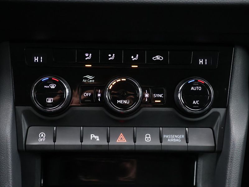 Škoda Karoq 2,0 TDI DSG DPH Ambition - fotka 28 z 38