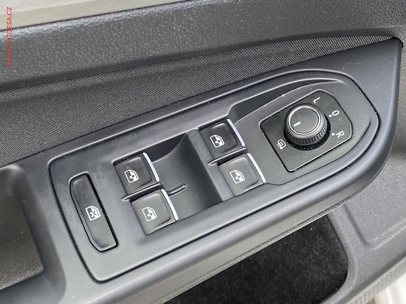 Volkswagen Golf (2020) 1.0TSi, ČR, Life, LED - fotka 11 z 18