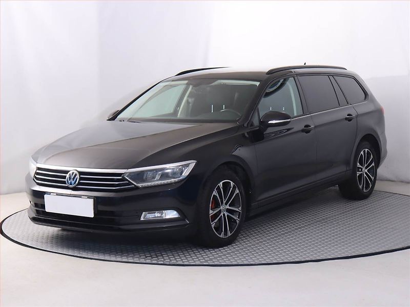 Volkswagen Passat (2017) Comfortline 2.0 TDI, Automat - fotka 2 z 20