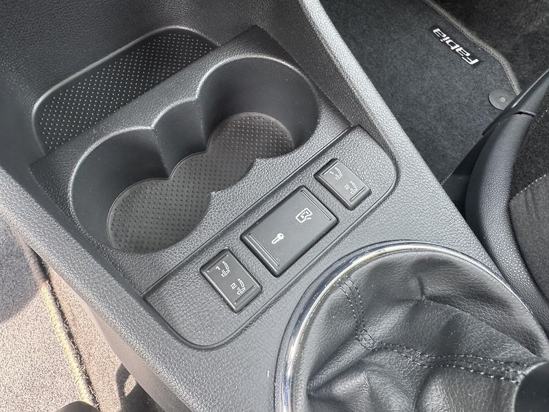 Škoda Fabia 1.2TSi,rezervace  - fotka 17 z 36