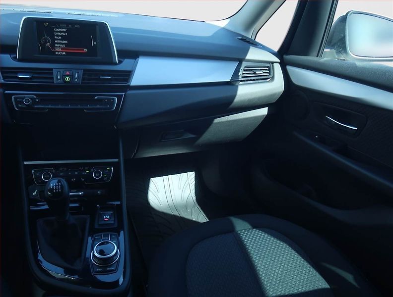 BMW Řada 2 (2017) 218i Gran Tourer, Serv.kniha - fotka 8 z 18