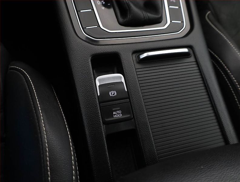 Volkswagen Passat (2021) R-Line 2.0 TDI, 4X4, Automat - fotka 12 z 21