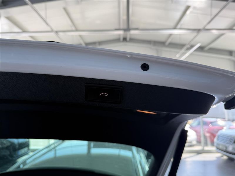 Škoda Superb 2,0   TDI 110kW,SERVISKA,ČR - fotka 28 z 29