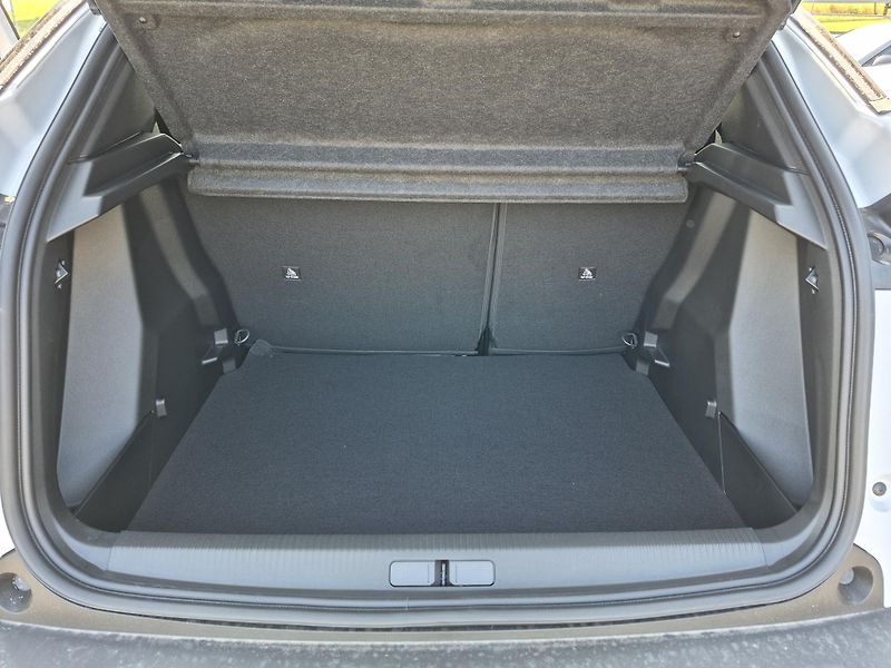 Peugeot 2008 (2026) ALLURE Turbo 100 MAN6 - fotka 10 z 23