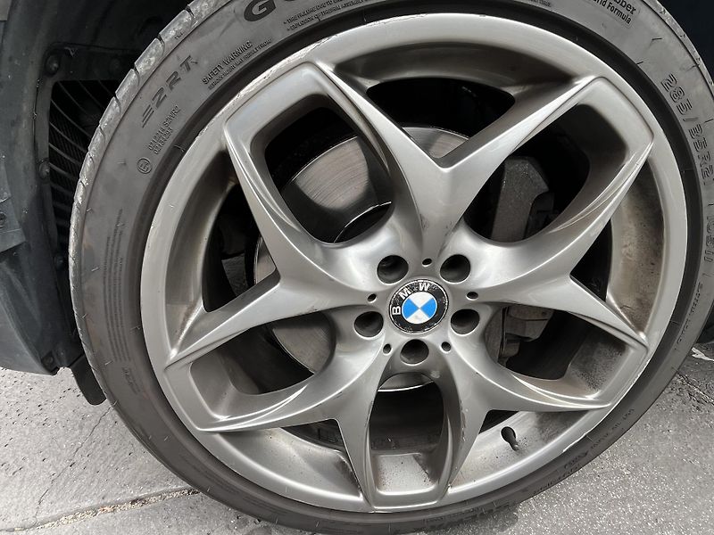 BMW X6 (2013) M50D - fotka 8 z 20