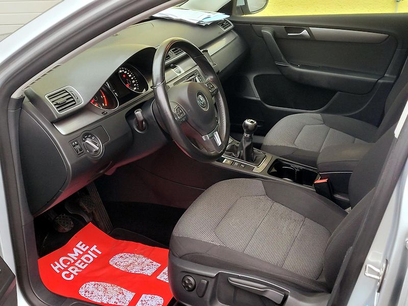 Volkswagen Passat *SERV.KNÍŽKA,AUT.PARKOVÁNÍ   - fotka 30 z 47