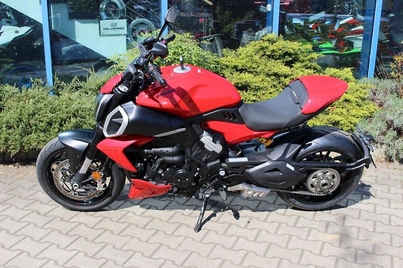 Ducati Diavel (2023) V4 RED 2023 - fotka 9 z 10
