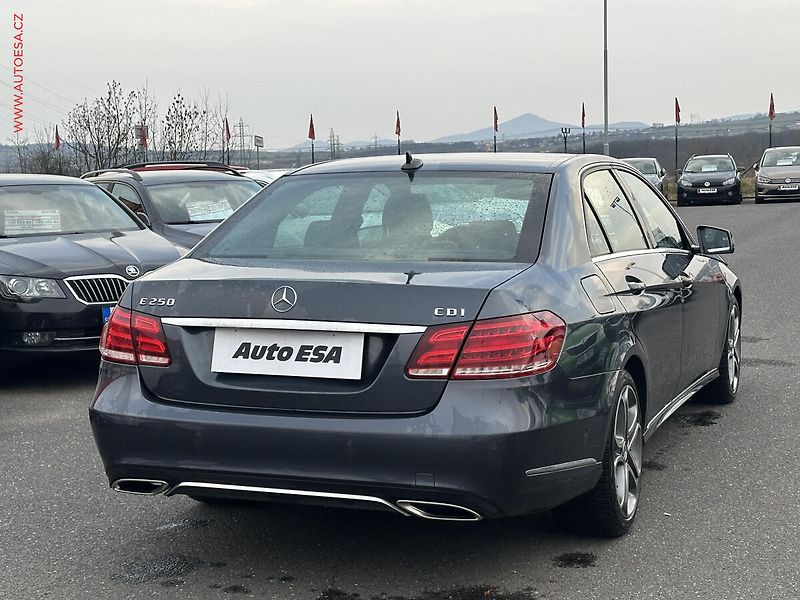 Mercedes-Benz Třídy E (2014) 2.2CDi, AT, navi, LED - fotka 6 z 23