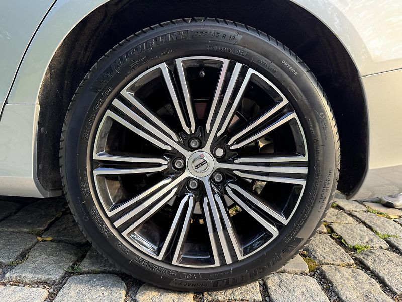 Volvo V60 (2022) B4 Mild Hybrid Inscription - fotka 16 z 20