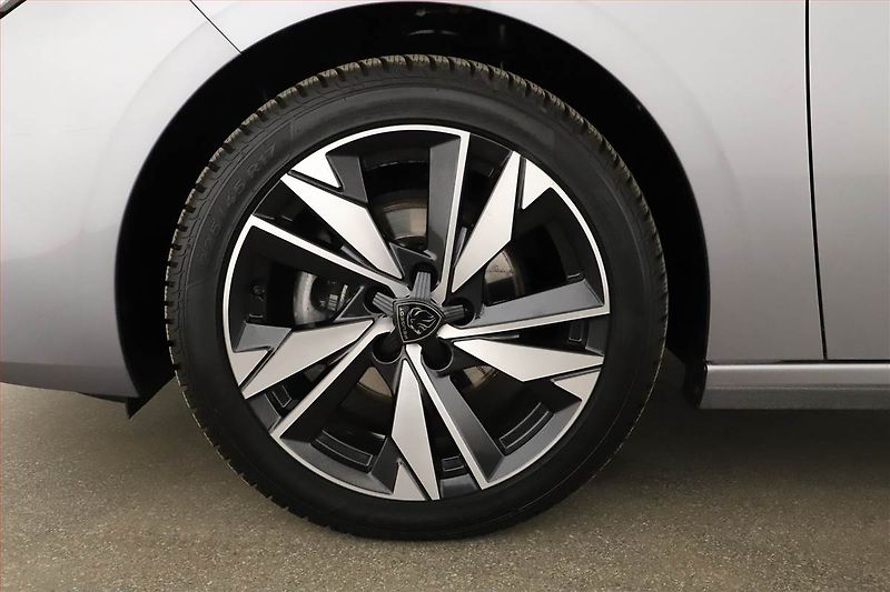 Peugeot 308 (2023) Allure 1.2 PureTech - fotka 12 z 18