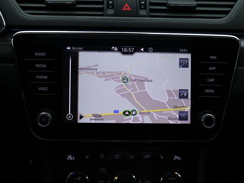 Škoda Superb 2,0 TDI 110kW SportLine Combi - fotka 22 z 38