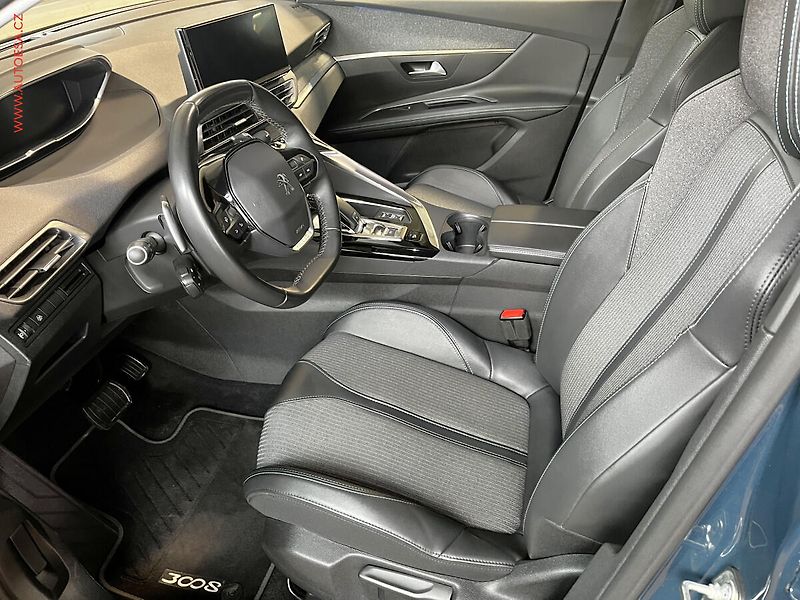Peugeot 3008 (2022) 1.2 PT, 1.maj,ČR, Allure, AT - fotka 9 z 18