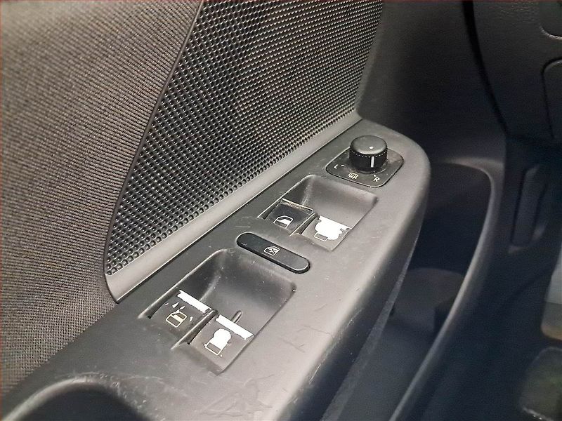 Volkswagen Golf (2005) 1.6, Automat, Serv.kniha - fotka 15 z 15