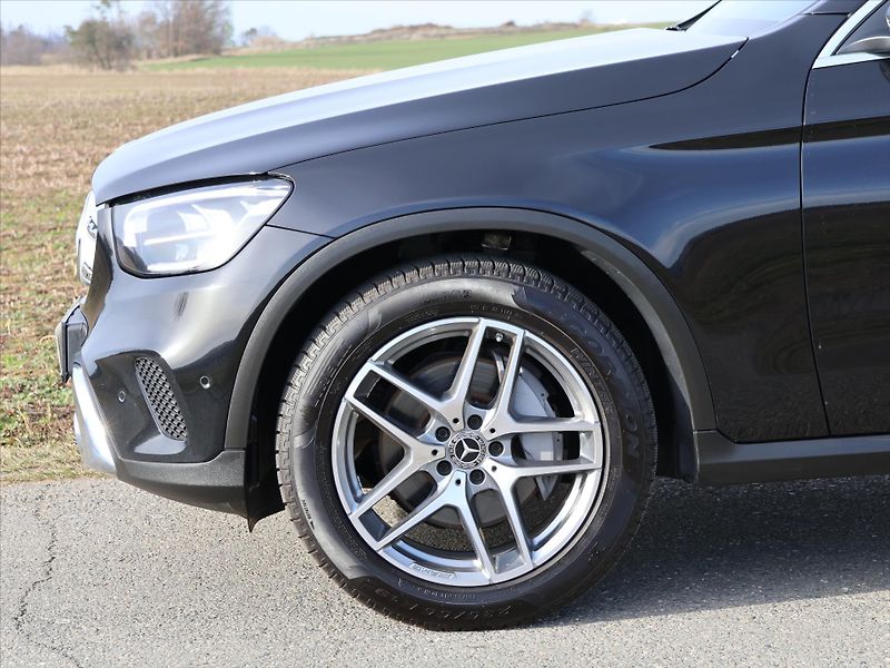 Mercedes-Benz GLC 2,0 300d 180kW 4Matic AMG DPH - fotka 29 z 36