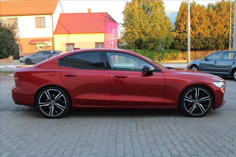 Volvo S60 2,0 T5 R-design - fotka 3 z 4