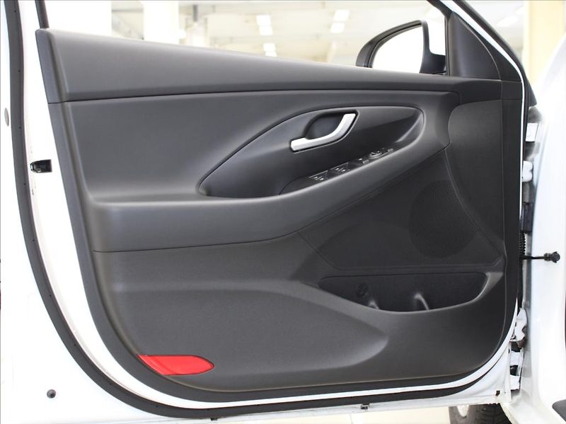 Hyundai i30 1,0 T-GDi 88kW 1.maj.ČR 40tkm! - fotka 10 z 19